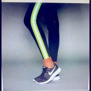 Noli blk “Energy Leggings” with reflective stripe.
